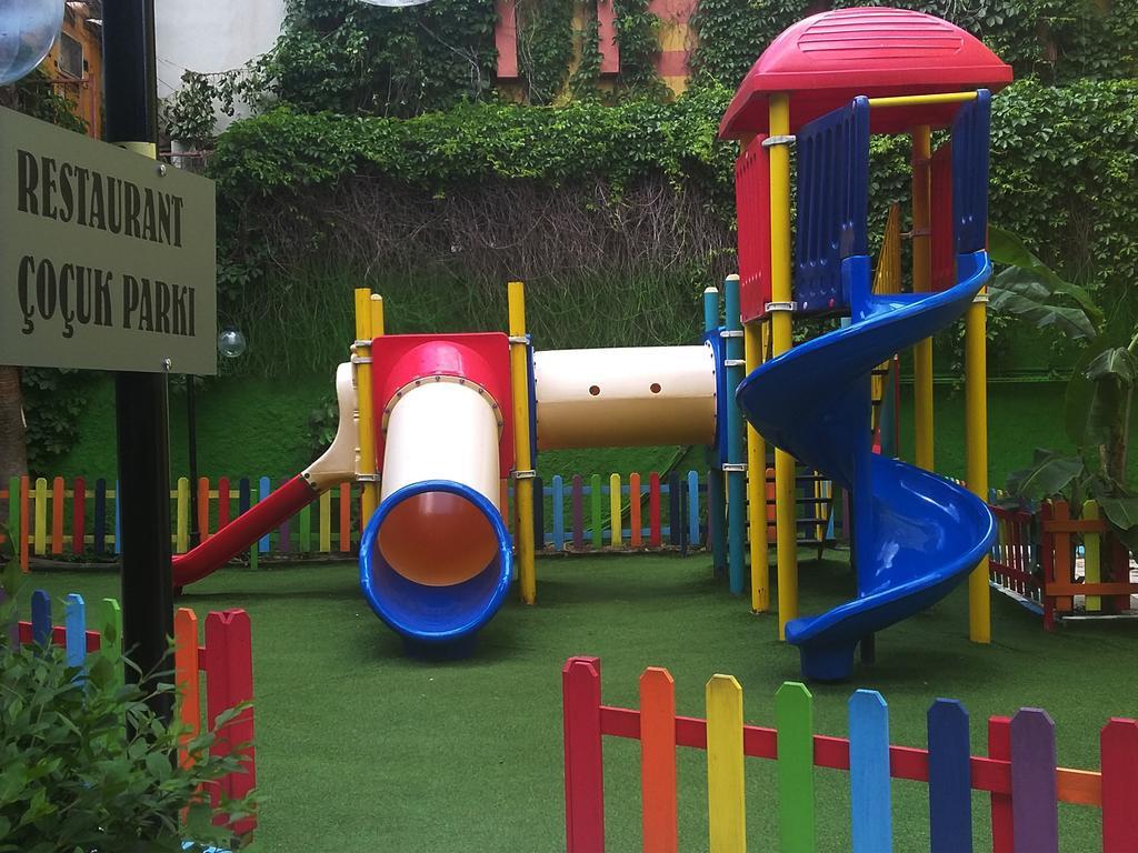 Rainbow Castle Hotel Side Exterior foto